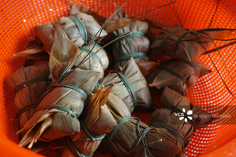 外婆家包粽子，民间手艺人图片素材