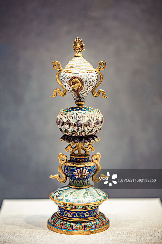 承德避暑山庄博物院藏清铜胎掐丝珐琅八宝八吉祥法螺图片素材