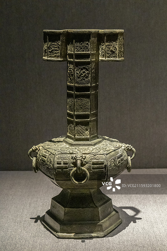 山东省济南市章丘区博物馆：青铜投壶（明代，征集）图片素材