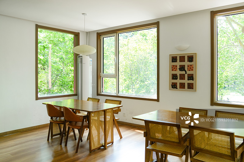 日式简约风咖啡厅用餐空间图片素材