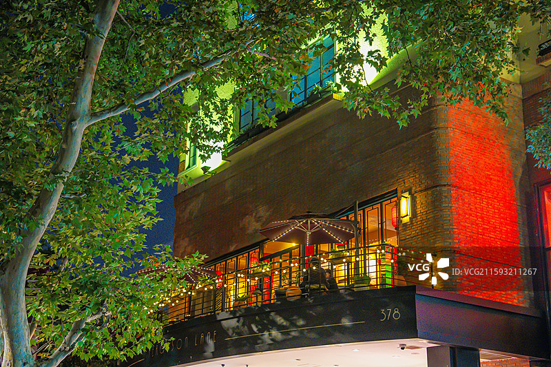 盛夏的上海梧桐树马路夜景 武康路街景 优秀历史建筑 老洋房 衡复风貌区图片素材