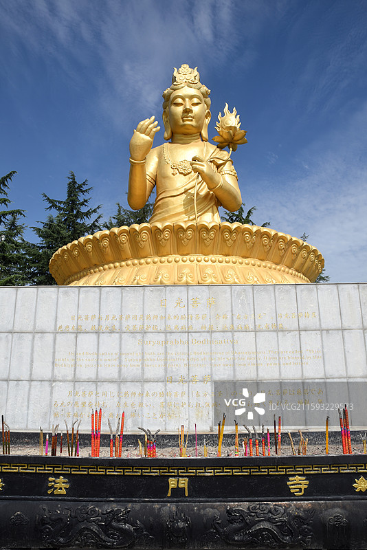 法门寺佛光大道日光菩萨低视角图片素材