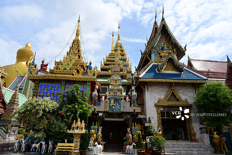 曼谷，水门寺，大佛下的众生图片素材