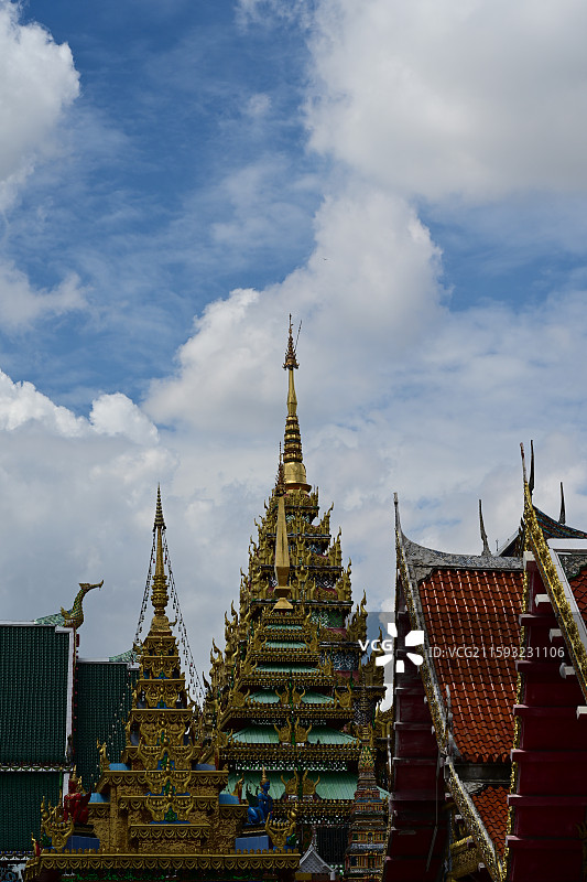 曼谷，水门寺，大佛下的众生图片素材