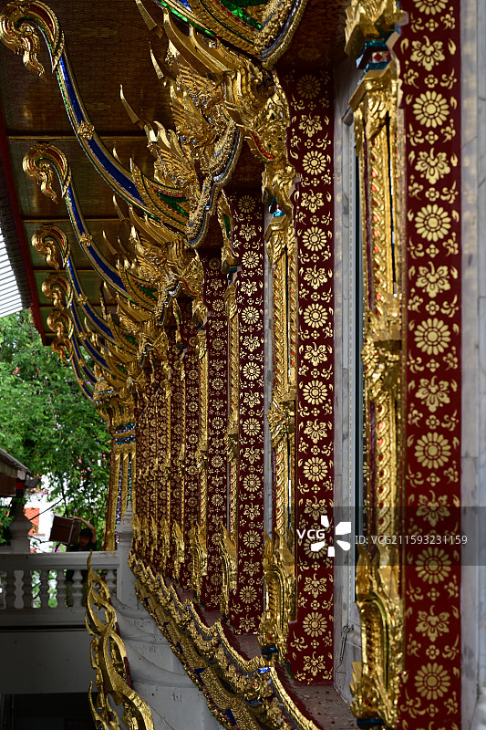 曼谷，水门寺，大佛下的众生图片素材