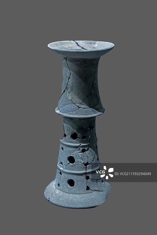 湖北省荆州博物馆：黑陶高圈足杯（石首走马岭遗址，新石器时代石家河文化，荆州博物馆）图片素材