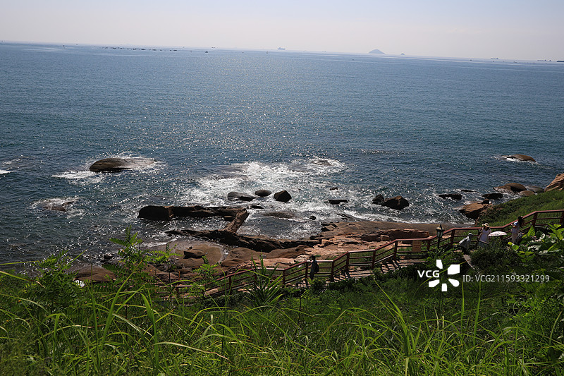 青岛燕儿岛公园的木栈道图片素材