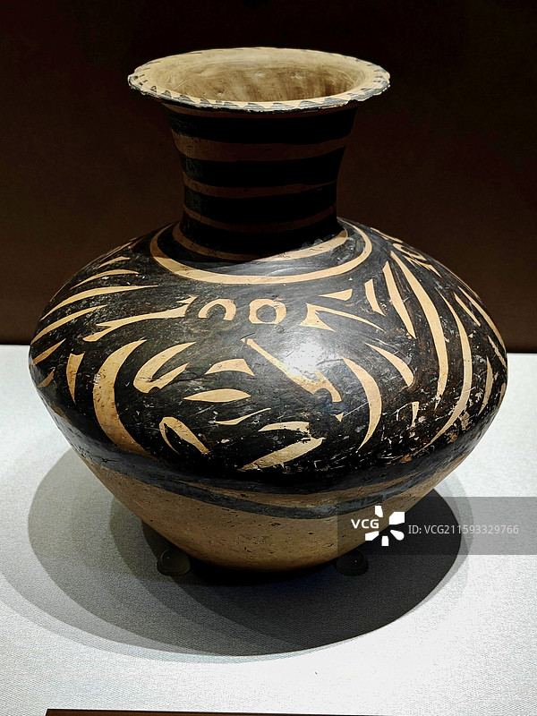 变体鸟纹彩陶壶 马家窑类型 甘肃省博物馆藏 1965年漳县文化馆移交 北京艺术博物馆展览图片素材