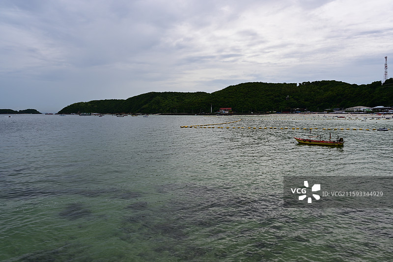 泰国，芭提雅，阁兰岛，玻璃海与观音像图片素材