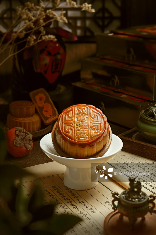 双黄莲蓉月饼 中国传统佳节印象图片素材