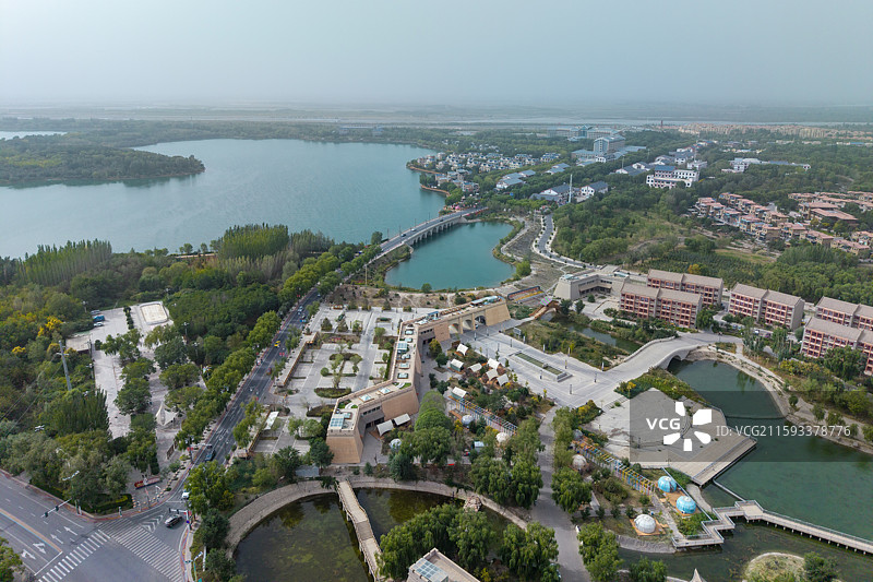 航拍张掖芦水湾湿地公园甘州府城图片素材