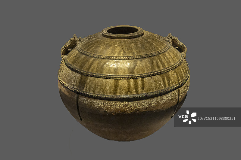 湖北省荆州博物馆“荆州出土瓷器展”：青瓷瓿（bù）（荆州区王氏堰出土，西汉，荆州博物馆）图片素材