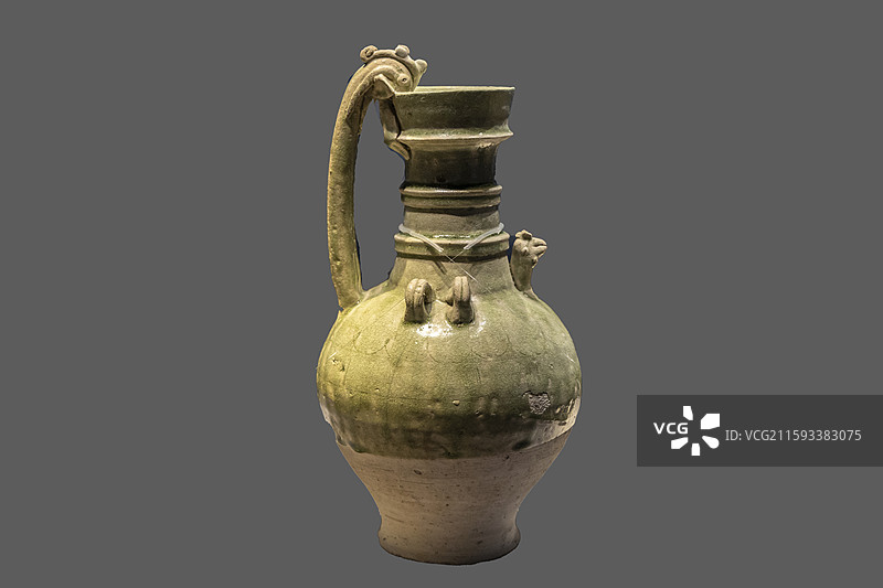 湖北省荆州博物馆“荆州出土瓷器展”：青瓷龙柄盘口壶（荆州区江陵砖瓦ㄏ出土，隋，荆州博物馆）图片素材