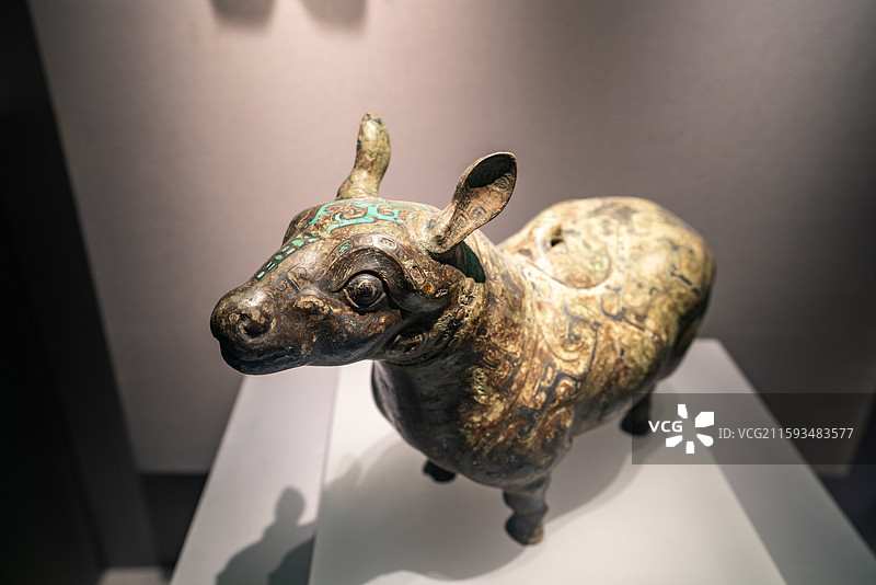 南京博物院馆藏精品文物，青铜错金银牺尊 战国晚期 涟水县三里墩图片素材