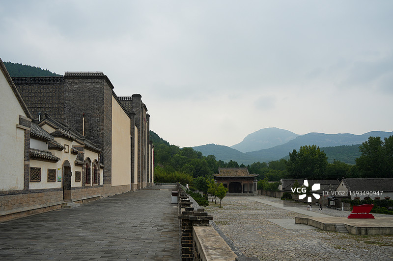 济南章丘朱家峪古村落古典建筑和群山风光图片素材