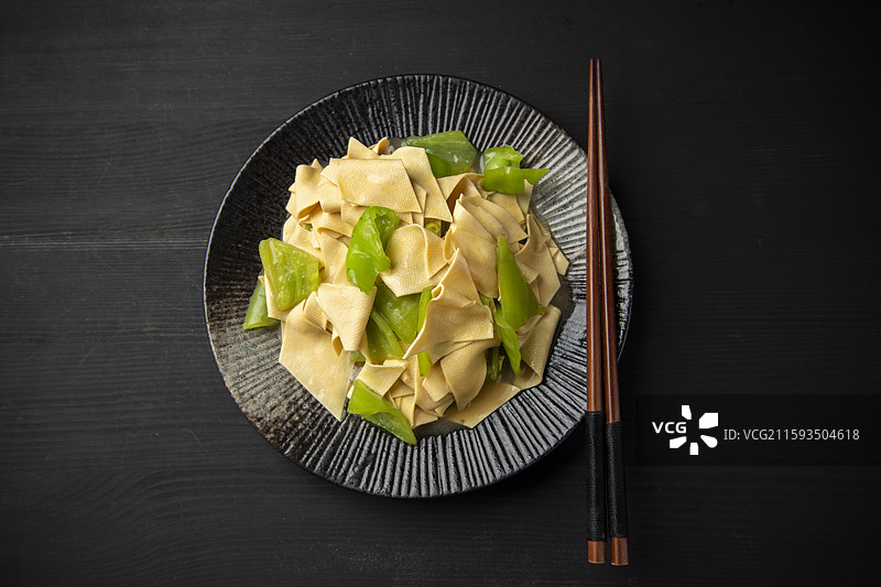 东北美食尖椒干豆腐特写图片素材