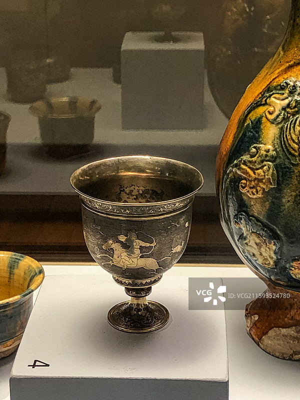 法国吉美博物馆 中国流失海外文物 唐代 狩猎纹高足银杯图片素材