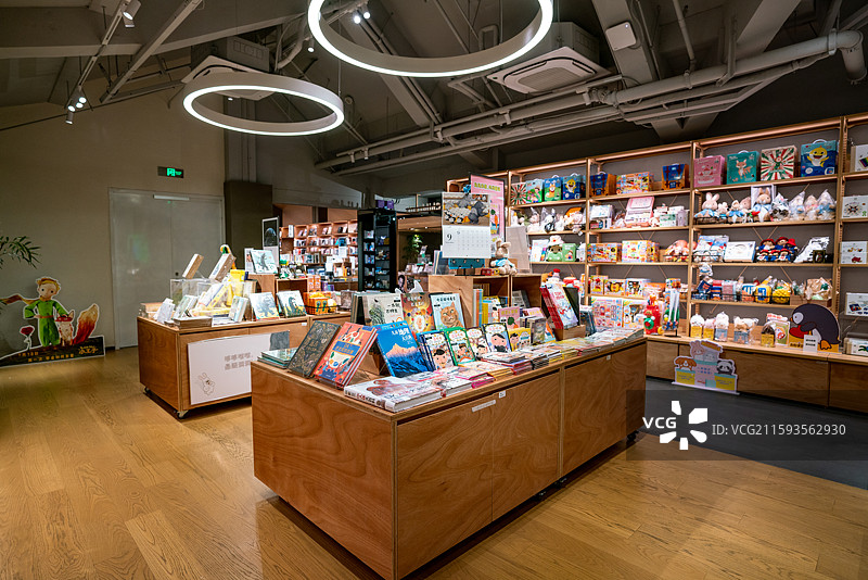 江苏无锡最美书店茑屋书店、书籍、知识海洋、进步阶梯、纸书图片素材