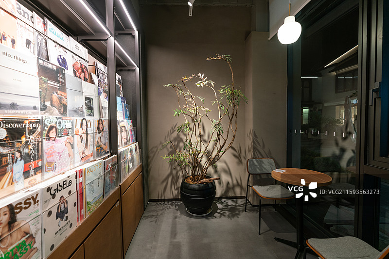 江苏无锡最美书店茑屋书店、书籍、知识海洋、进步阶梯、纸书图片素材