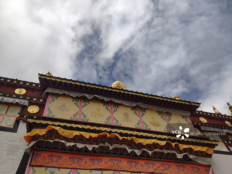 云南香格里拉-松赞林寺景区的建筑风景图片素材