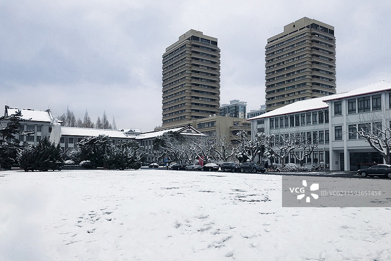 冬季华东师范大学雪景图片素材