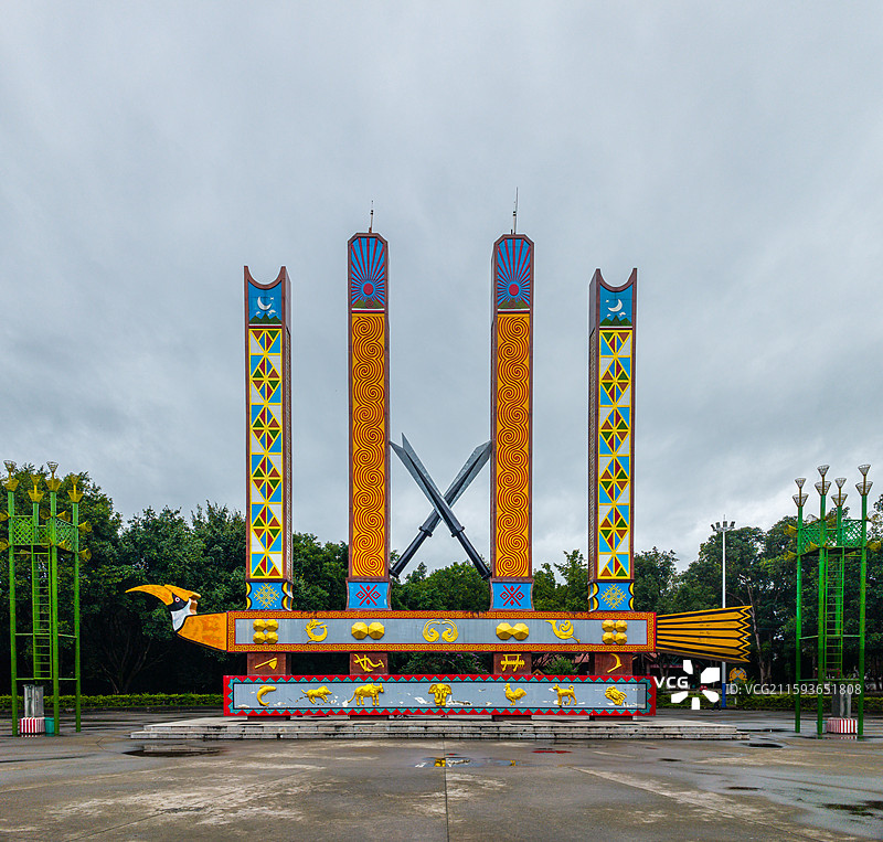 云南省德宏州陇川县森林公园雕塑图片素材