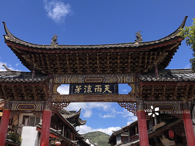 云南丽江古城白天的建筑和景色图片素材