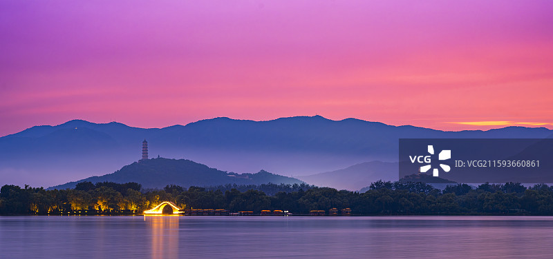 北京雨后玉泉山颐和园日落晚霞夜景图片素材