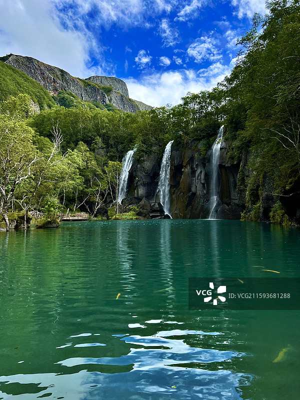 长白山绿渊潭瀑布图片素材