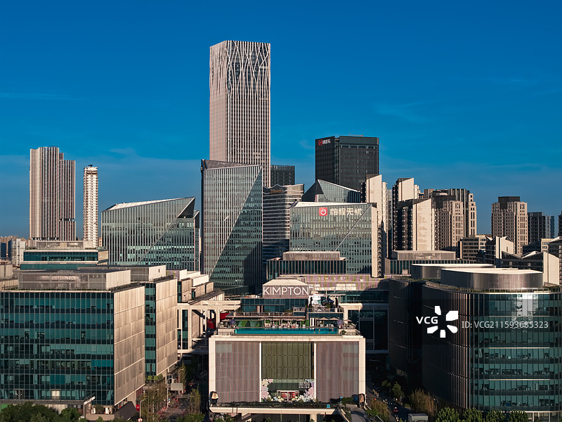 航拍上海浦东前滩公园巷金普顿酒店图片素材