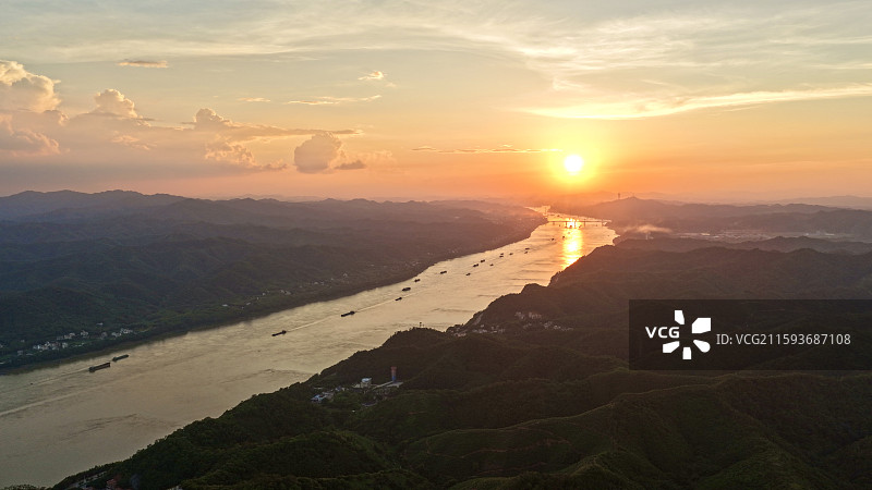 广东封开县西江上的夕阳日落图片素材