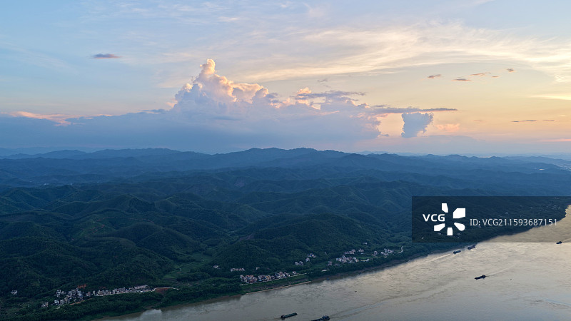 航拍广东封开县和西江图片素材