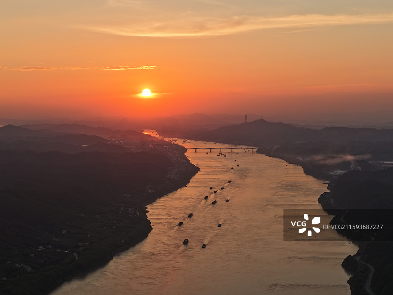广东封开县西江上的夕阳日落图片素材