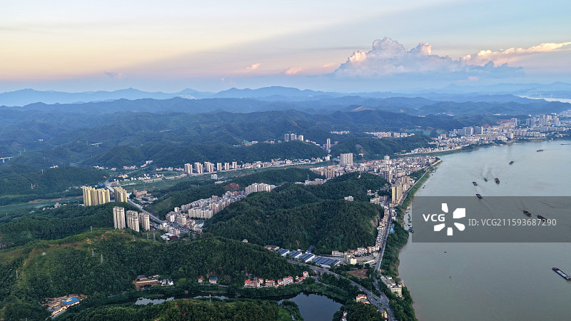 航拍广东封开县和西江图片素材