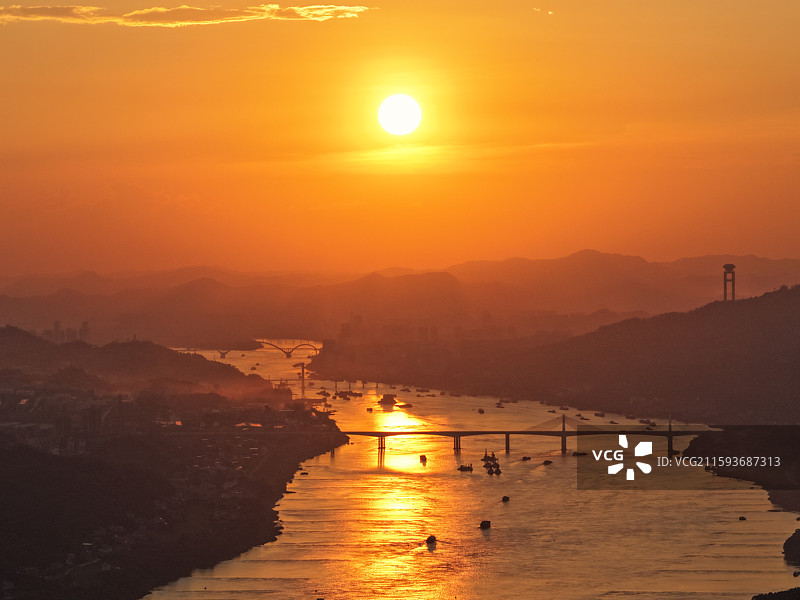 广东封开县西江上的夕阳日落图片素材