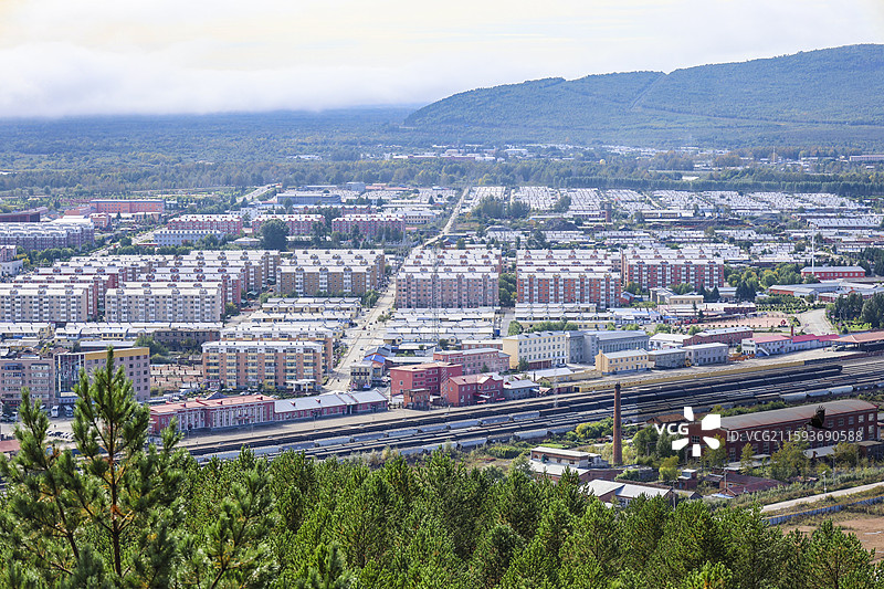 大兴安岭地区塔河县栖霞山植物园望塔楼看塔河镇秋天自然风光图片素材