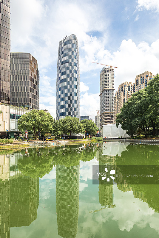 上海新天地太平湖城市天际线日景图片素材