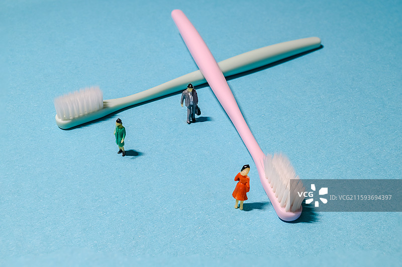 牙刷和小人模型图片素材