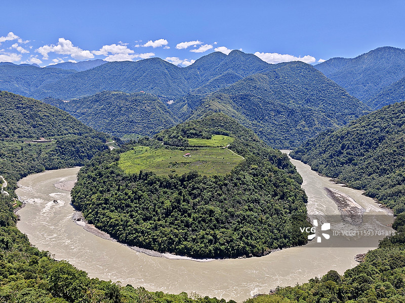 西藏雅鲁藏布江大峡谷图片素材