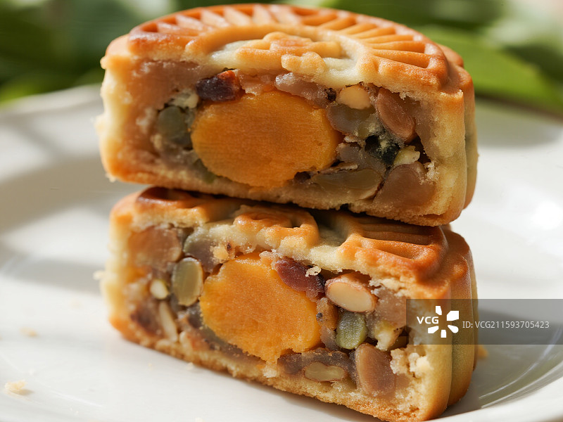 八月十五中秋佳节的五仁馅月饼图片素材