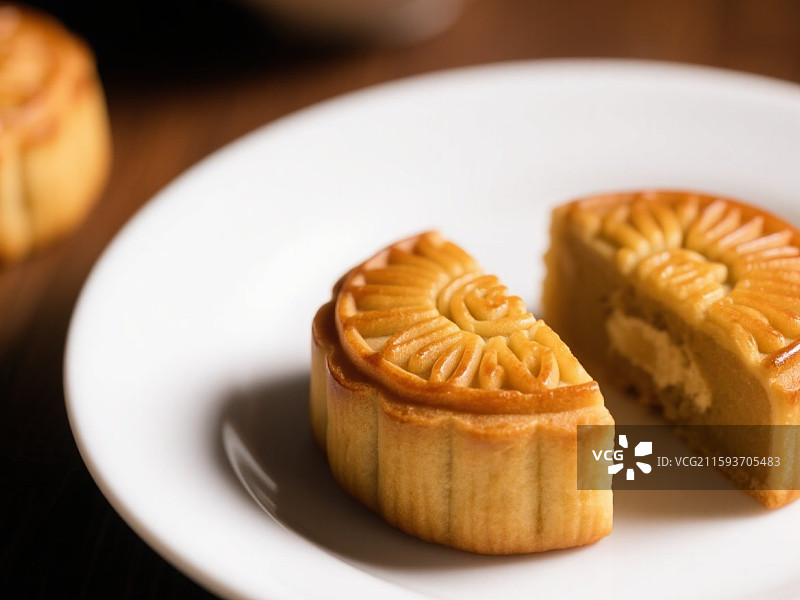 八月十五中秋佳节的五仁馅月饼图片素材