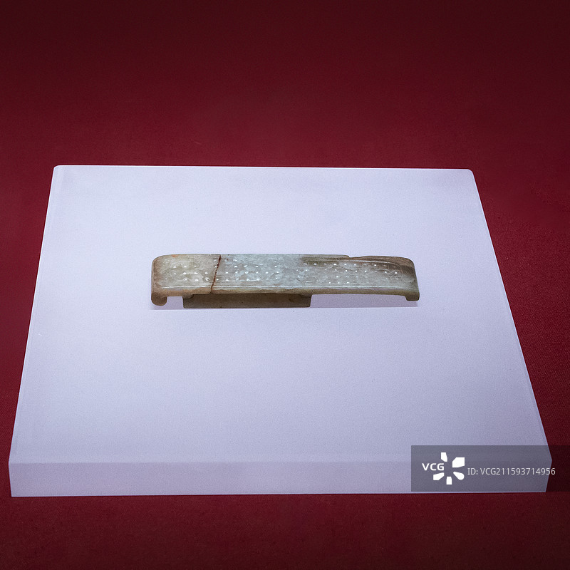 襄阳市博物馆新馆展品·玉剑璏。东汉（25-220年）1995年襄阳市襄城区郑家山墓地出土。图片素材