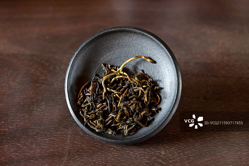 白族传统烤茶-烤茶叶图片素材