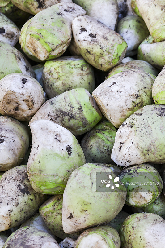 东北早市上的萝卜和萝卜制作的油炸萝卜丸子图片素材