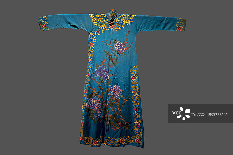 江苏省镇江博物馆“沽上• 伶韵• 皮黄腔——天津京剧往事展”：1964年戏曲服装手绘旗袍图片素材