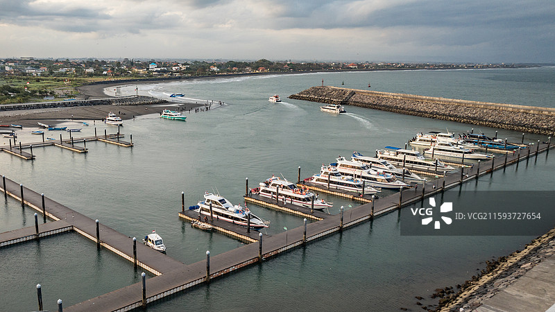巴厘岛萨努尔Sanur码头的船只图片素材