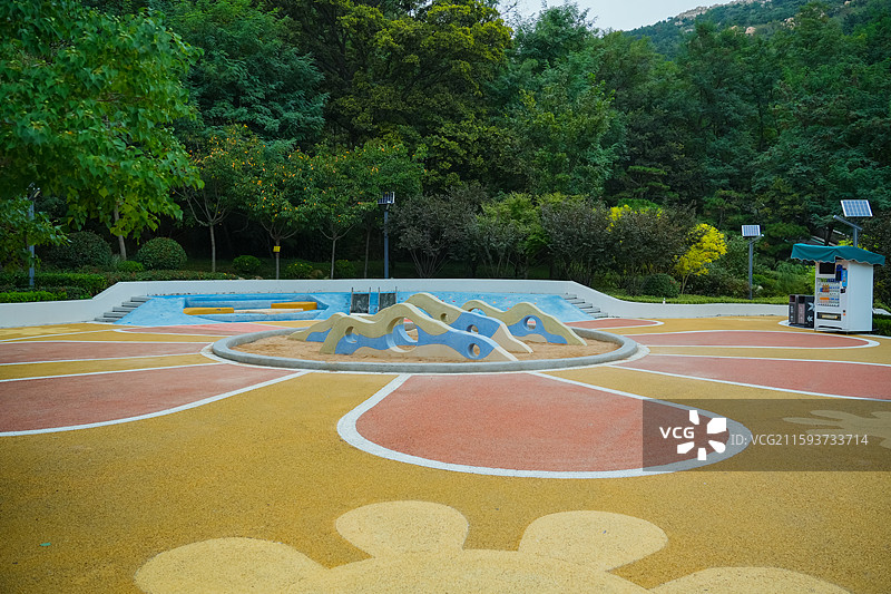 山东省青岛市青岛浮山森林公园游乐设施图片素材