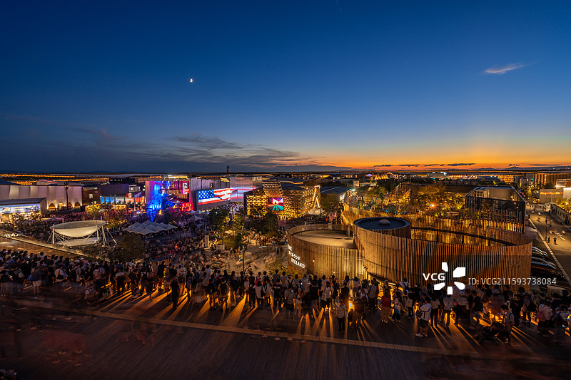 2025日本大阪世博会夜景，全景，灯光秀，高视角，夕阳，世界博览会图片素材