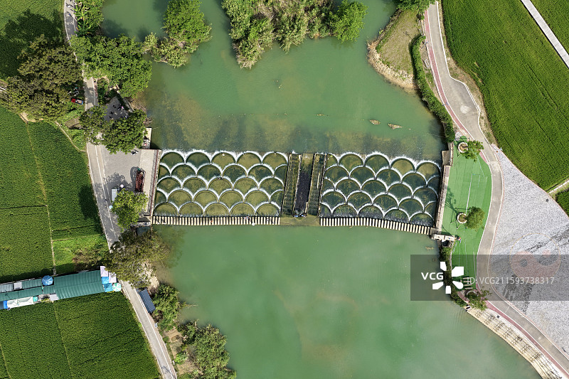 航拍广西明仕田园景区和喀斯特地貌山峰图片素材