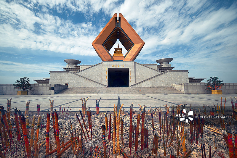 香炉为前景的法门寺合十舍利塔超广角视角图片素材